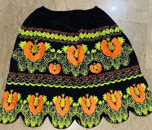 กระโปรงสตรีปักลายโพลีนีเซียน - Product Image 1