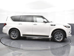Infiniti QX80 Luxe 2023 Usado, en Excelentes Condiciones, Equipamiento Estándar y Confortable - Product Image 3