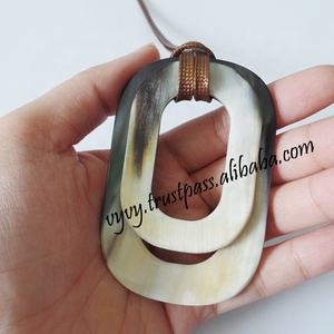 Joli pendentif en corne de buffle de couleur naturelle bijoux de mode VP246 - Product Image 3