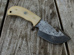 Cuchillo de caza Skinner de hoja de acero de Damasco hecho a mano con mango de hueso personalizable para proyectos de bricolaje OEM y Camping. - Product Image 4