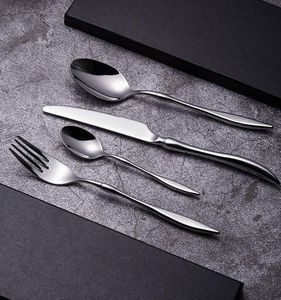 Ensemble de couverts élégant en acier inoxydable avec des motifs décoratifs et un attrait élégant idéal pour les repas haut de gamme et les occasions spéciales - Product Image 3