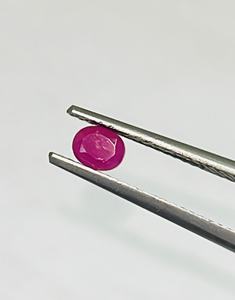 Piedra de Rubí Natural de 4x3 mm, Corte Facetado Johnson, Forma Ovalada, en Color Rojo Intenso - Product Image 1