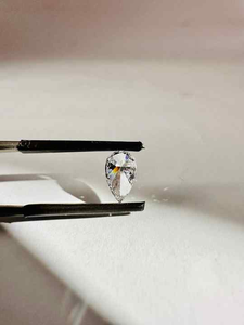 Anillo de Compromiso con Diamante Suelto de Corte Pera Excelente y Brillante de 1.5 Quilates, Color E, Claridad VS1, Certificado IGI, Cultivado en Laboratorio, Perforado con Láser - Product Image 3