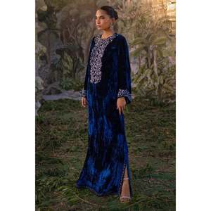 Vestido Eira Hecho a Mano de Terciopelo con Cuello Redondo, Manga Larga, Diseño Sólido, Silueta Recta Elegante y Bordado - Product Image 3