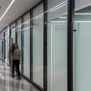 Système <span class=keywords><strong>de</strong></span> cloisons en verre pour bureau et atelier, innovant et écologique, à double vitrage, isolation acoustique élevée, panneaux modulaires flexibles - Product Image 1