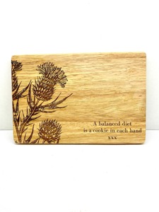 Tabla de Cortar de Madera Premium con Grabado Floral, Ideal para Preparación de Alimentos, Decoración de Cocina, Charcutería y Presentación de Postres - Product Image 3