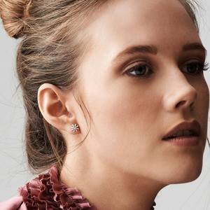 Boucles d'oreilles en or massif 14 carats de haute qualité, design unique, délicates, avec diamants de laboratoire minimalistes, taille baguette et taille ronde, pour elle - Product Image 4