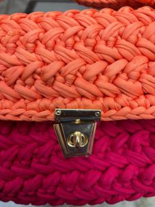 Bolso de Mano Rojo Tejido a Crochet Hecho a Mano para Damas - Product Image 5