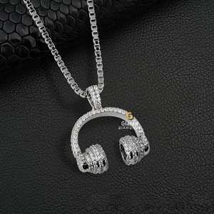 Colgante de hip hop para auriculares de moda tachonado en plata de ley 925 con diamantes redondos de moissanita de corte brillante - Product Image 1