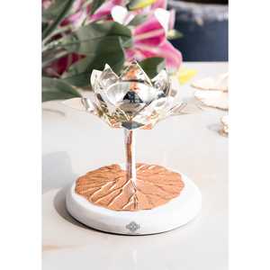 Lampe à huile décorative en argent plaqué avec motif de lotus, accessoire élégant pour la décoration de la maison - Product Image 1