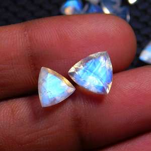 Venta caliente 10X10M Trillón Forma Corte facetado Azul DIY Joyería Natural Calidad fina 10X10M Arco iris blanco Piedras preciosas sueltas - Product Image 3