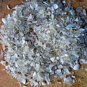 Copos de Botellas PET Lavadas en Caliente/Residuos de Plástico PET - Material Virgen de Grado de Moldeo por Soplado para Aplicaciones de Moldeo - Product Image 3