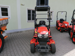 เครื่องตัดหญ้าแบบนั่งขับ Kubota G261 HD54 ดีเซล 25 แรงม้า ระบบไฮโดรสแตติก 137 ซม. พร้อมถาดเก็บหญ้า รถแทรกเตอร์สำหรับสวนเชิงพาณิชย์ มือสองและใหม่ สำหรับขาย - Product Image 2
