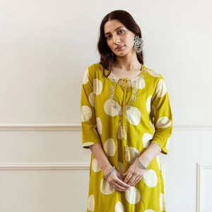 Venta al por mayor 68 Rayón alemán Premium Kurti Con parte inferior Salwar Kameez Party Wear Collection a un precio inmejorable - Product Image 1