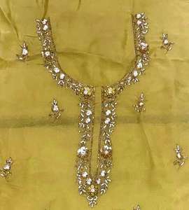 Costumes indiens de créateur modernes non cousus brodés à la main pour femmes pour les fêtes de style traditionnel - Product Image 1