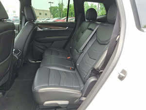 CT4V PREMIUM 2025, Sedán de Lujo Color Blanco Cristal, Bajo Kilometraje, Tracción en las Cuatro Ruedas, Motor 8L+, 400 CV, Transmisión Automática, 6 Bolsas de Aire - Product Image 2