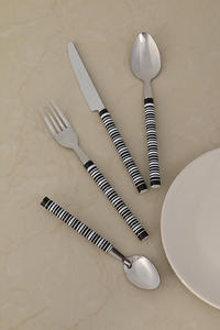 Cuillère en métal de conception nouvellement lancée accessoires de cuisine écologiques servant des ustensiles en acier inoxydable ensemble de couverts - Product Image 5