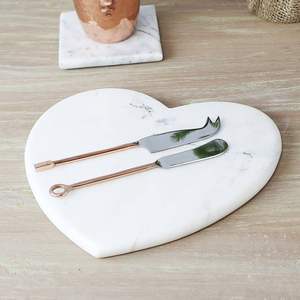 Planche à découper en marbre élégante qui ajoute de la sophistication aux comptoirs de cuisine tout en offrant un espace de découpe et de tranchage fonctionnel - Product Image 5