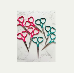 Ciseaux de couture et de broderie à bord lisse en gros, outils artisanaux pour la coupe de fil, ciseaux miniatures de haute qualité en forme de cœur, Pakistan - Product Image 1