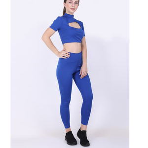 Logo personnalisé gratuit femmes tenue recadrée haut et legging velours survêtement femmes survêtement soutien-gorge et shorts femmes entraînement survêtement survêtement - Product Image 3