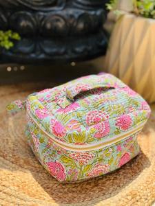 Boîte à maquillage vintage en coton à porter à la main avec fermeture à glissière - Résistante à l'eau, durable et écologique, organiseur de voyage - Product Image 5