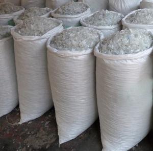 Copos para mascotas lavados en caliente de alta calidad, limpios, transparentes, mezclados, verdes y azules. - Product Image 2