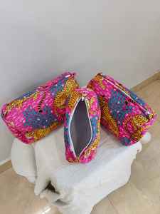 กระเป๋าเครื่องสำอางพิมพ์ลายดอกไม้ผ้าฝ้ายน้ำหนักเบาสำหรับเดินทาง พร้อมซิปปิด  งานศิลปะและงานฝีมือคลาสสิก จากราชสถาน - Product Image 2