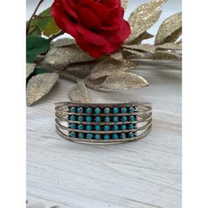Brazalete Zuni Hecho a Mano con Turquesa y Plata de Ley, Accesorio de Moda - Product Image 1