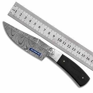 Couteau de chasse personnalisable de haute qualité DD-DAM-108 fait à la main lame en acier damas manche en corne de buffle gaine en cuir Laser OEM - Product Image 1