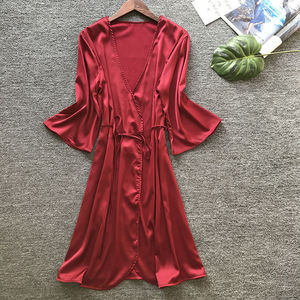 Camisón de satén de encaje Floral de talla grande para mujer, camisón térmico de verano con cuello de muesca y cierre de botones, cintura elástica, venta al por mayor - Product Image 5