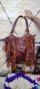 กระเป๋าถือหนังแท้สไตล์โบฮีเมียนสำหรับผู้หญิง พร้อมซิปปิด ดีไซน์ป้องกันการโจรกรรม-ใช้งานได้หลากหลายทั้งกลางแจ้งและในชีวิตประจำวัน กระเป๋าสะพายไหล่ - Product Image 4