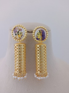 Conjunto de pendientes Royal Raga Jali, esmalte de aleación en tono dorado, pintura a mano, perlas de imitación en latón pesado, producto a granel, diseño personalizado - Product Image 3