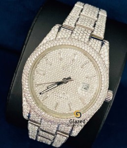 Notre dernière montre Moissanite de créateur entièrement glacée par des diamants étincelants en acier inoxydable pour la mode du poignet des hommes - Product Image 4