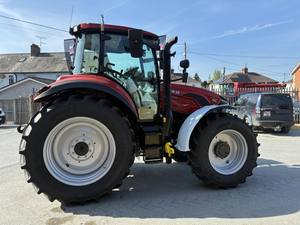 Tracteur agricole à roues CASE IH rouge, tracteur agricole 4x4, machine de travail de terrain - Product Image 3