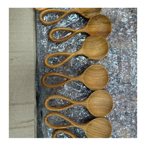 ช้อนไม้ทำมือจากธรรมชาติ โครงสร้างแข็งแรงทนทาน สำหรับใช้ในครัวเรือน ร้านอาหาร และขายส่ง - Product Image 1