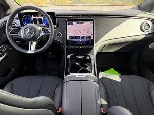 2024-2026 EQE 350 4MATIC SUV de lujo, crossover totalmente eléctrico con tracción en las cuatro ruedas, batería de 91 kWh, 288 hp, autonomía estimada por la EPA de 253 millas. - Product Image 3