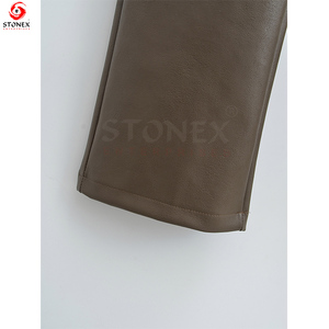 Pantalon décontracté en cuir vert pour femmes Offre Spéciale d'hiver avec design/style personnalisable Poches latérales plates de couleur unie Prix bas - Product Image 4