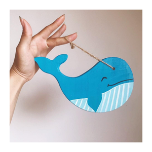 L'ornement de poisson en bois fait main ajoute une touche naturelle aux intérieurs modernes - Product Image 1