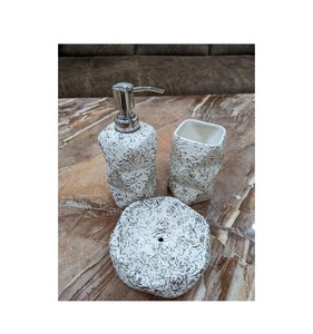 Accessoire de salle de bain en marbre et en métal au design tendance unique Distribution de savon fait main et accessoires de salle de bain élégants - Product Image 3