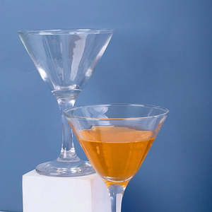 Ensemble de 4 verres à cocktail en cristal de luxe classique, en céramique borosilicate haute qualité, avec logo personnalisé, design créatif pour utilisation avec du lait - Product Image 6