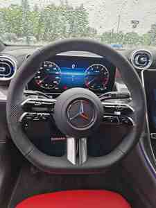 Mercedes GLC 300 4MATIC d'occasion à faible kilométrage - Product Image 3