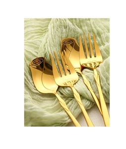 Service de couverts élégant en métal avec poignée gravée parfait pour les dîners formels, la décoration haut de gamme ou le service aux tables de restaurant - Product Image 1