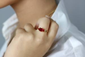 ผู้จัดจำหน่ายเครื่องประดับที่ดีแหวนพลอยควอตซ์สีแดงธรรมชาติเงินสเตอร์ลิง925แหวนโซลิแทร์สั่งทำคุณภาพสูงสำหรับงานแต่งงาน - Product Image 6