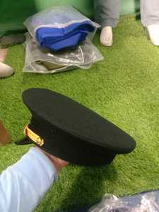 Gorra de visera Premium con emblema personalizado - Product Image 3