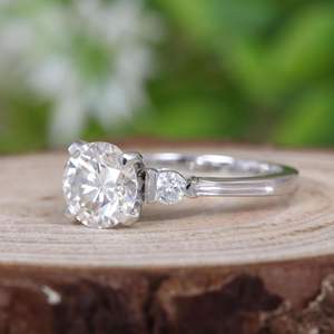 RITZIN ชุดเครื่องประดับเจ้าสาว แหวนหมั้น แหวนแต่งงานทรงน่ารักสำหรับผู้หญิง สั่งทำได้ เครื่องประดับคุณภาพ ตัวเลือกทองคำขาว/ทองคำชมพู - Product Image 2