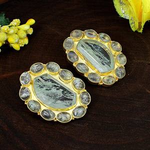 Vente en gros de boucles d'oreilles en quartz craquelé vert design de goujon pour un style élégant - Product Image 1