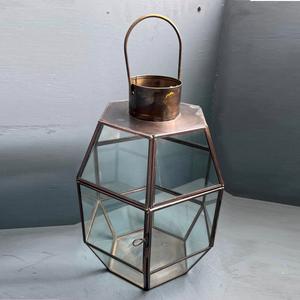 Farol de vela decorativo y de diseño único de vidrio y metal - Product Image 2