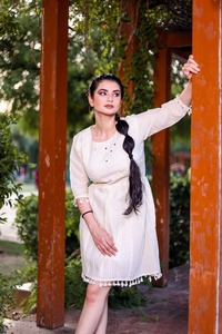 Traje indio Elegante Mejor tela Ropa étnica Khadi Túnica de algodón con bordado y trabajo manual Proveedor y exportador indio - Product Image 2