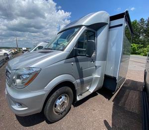 Venta al por mayor de Unidades de Viaje L-e-i-s-u-r-e U24MB usadas de 2019, listas para la venta. - Product Image 1