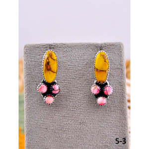Boucles d'oreilles clous style sud-ouest en argent sterling et pierres multiples, sertissage clos - Product Image 4